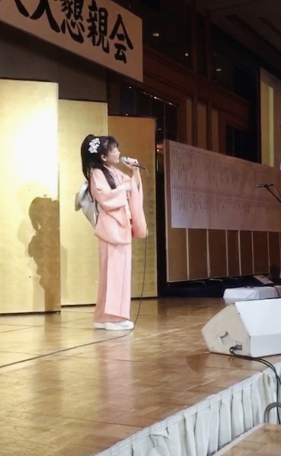 平田まり ギャラリー画像8: 和装でのステージ